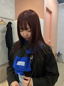 【小川　結女花】ツヤ感　カシスレッド - a mark掲載