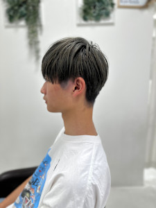 シルバーアッシュ - Hair by PROVE掲載