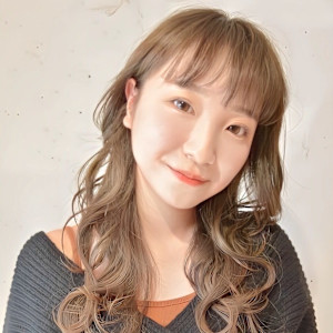 ナチュラルブラウン／ゆる巻き／顔周りレイヤー