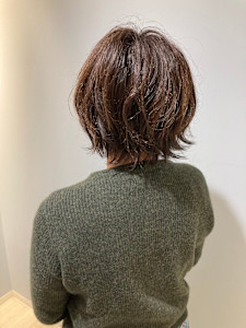 くびれショートフェミニンウェーブスタイリング簡単パーマ - CHAINON 赤羽店掲載