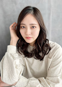 20代30代40代　黒髪レイヤーロング