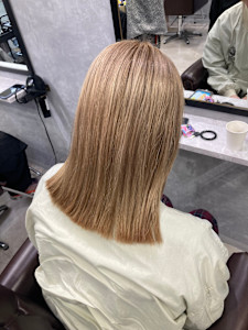 ミルクティーベージュ - GLADGE池袋/ダブルカラー/ブリーチ掲載