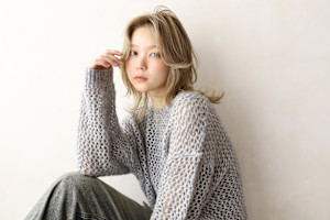 ふんわりカール　ヘルシースタイル　ブロンド　前髪 - Menon 茨木店掲載