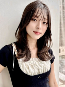 アッシュグレージュブリーチなし小顔ヘアレイヤーカット - Violet`jem 【バイオレットジェム 】掲載