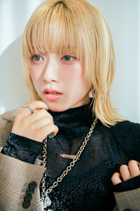 ホワイトブロンドウルフボブ - little Lulu 梅田掲載