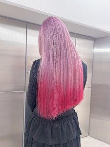 ピンクとレッドのグラデーションカラー - kikoeru 三軒茶屋掲載