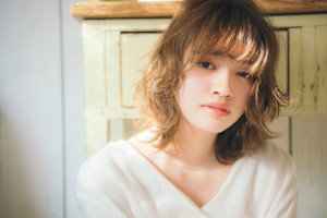 甘い抜け感無造作ウェーブ～外国人風でオフェロセミディ～ - Lily. 北千住【リリィ】掲載