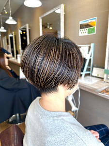 インナーカラーショートカットシュートボブハイライトメッシュ - HAIR MAKE ROSY 八軒店掲載
