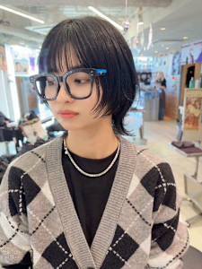 外ハネ　黒髪　艶髪　ネイビーブラック　伸ばしかけボブ - N° rico 名駅掲載