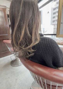 小顔似合わせハイライトカラー - Lourdes hair design掲載