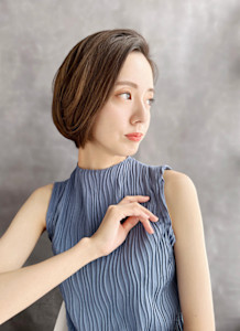 大人ショート/白髪ぼかし/ハイライト - Aula by marbles掲載