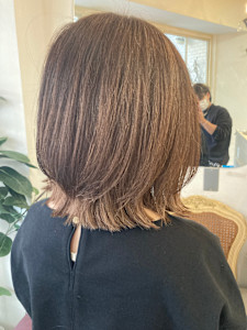 クラゲヘアー外ハネくびれミディ春ベージュ系ニュアンスカラー - CHAINON掲載