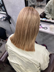 ホワイトミルクティー - GLADGE池袋/ダブルカラー/ブリーチ掲載