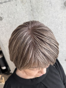 脱白髪染め/白髪染めを使わないグレイヘア - sweep 平尾掲載