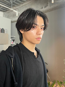 メンズナチュラルセンターパート【ニュアンス・毛流れ】 - tricca 代官山本店 【トリッカ ダイカンヤマ】掲載