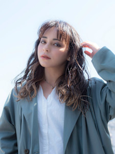 トレンドを楽しむインナーカラー×ゆるふわセミロング - 【全席半個室】髪質改善×ヘッドスパLaLarOomo 渋谷公園通り店【ララルーモ】掲載