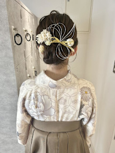 【Nanaka】ふわふわシニヨン＋袴着付け - MOON by KENJE掲載