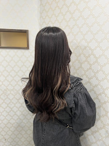 チラ見えピアスカラーロング - Bulansis Hair掲載