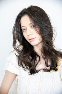 優美な印象のオリーブカラー - Beauty and Care CALON 銀座掲載