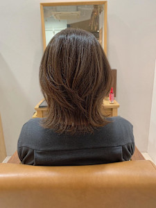 軽やかミディアムレイヤースタイル - 半個室型美容室 Sourire 今宿店掲載