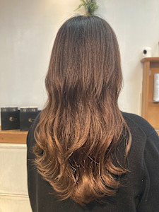 くびレイヤーセミロングミルクティーベージュグラデーション - CHAINON掲載