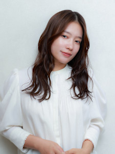 長めバング×透明感ネビージュカラー - 【全席半個室】髪質改善×ヘッドスパLaLarOomo 渋谷公園通り店【ララルーモ】掲載