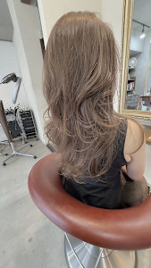 小顔似合わせカット＋ハイライトカラーレイヤーカット。