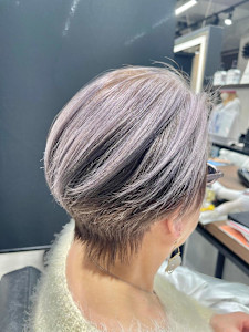アンブレラカラー、ラベンダー、シルバー、丸みショートボブ - Aco掲載