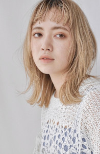 透明感ベージュ　ブロンドくびれミディ  - tricca 代官山本店 【トリッカ ダイカンヤマ】掲載