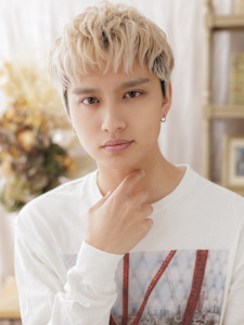 ブリーチデザイン波打ちパーマ金髪マッシュ　フェザーショート - COVER HAIR & SPA bliss【カバーヘア アンド スパ ブリス】浦和/浦和西口店掲載