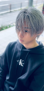 ★ホワイトシルバー×ブリーチカラー3回 - Hair'sDeparture KIHARA掲載