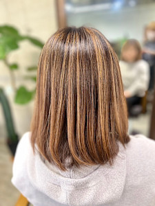 白髪ぼかしハイライトカラー - Cherie cut掲載