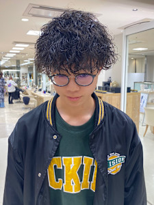 波巻きツイストスパイラルシャドウメンズパーマ東京銀座有楽町 - Charm by KENJE掲載