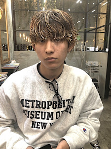 ハイライトをミックスしたカジュアルマッシュヘアスタイル - Re:ICE掲載