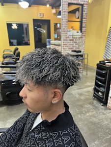 メンズホワイトメッシュ×ツイストパーマ - BARNEYS　HAIR掲載