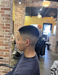 坊主フェード - BARNEYS　HAIR掲載