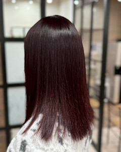 カシスレッド　伸ばしかけ　耳掛けミディアム　ボブロブ　学割 - N° rico 名駅掲載