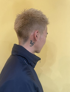 ハイトーンショート - BARNEYS　HAIR掲載