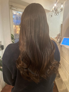 ロングウェーブ大人可愛い艶カラー暗めチョコレートブラウン - CHAINON掲載