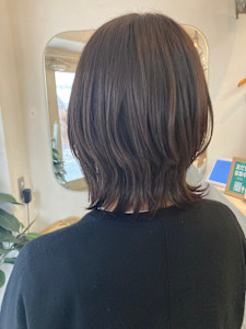 外ハネくびれミディ/ウルフ/クラゲヘアー透け感グレージュカラ - CHAINON掲載