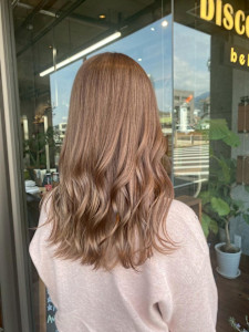 ほんのり暖色なミルクティーベージュ - DISCO HAIR bello掲載