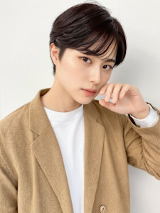 束感黒髪ナチュラル人気流行センターパート韓国風 - 韓国ヘア STAR TOKYO 渋谷【レイヤーカット/髪質改善/メンズ】掲載