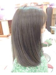 オリーブアッシュ緩やか前上がりレイヤー - HAIR & MAKE EARTH 高田馬場店掲載