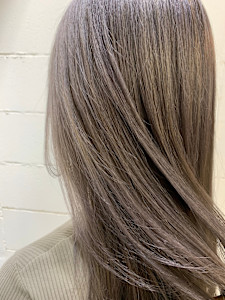 ワンブリーチで作るベージュカラー - Lourdes hair design掲載