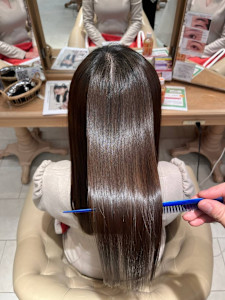 《思わず触りたくなるような美髪に》自然でまとまるストレート - SARA BEAUTY×LIFESTYLE掲載