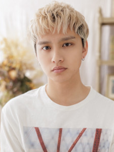 ブリーチデザイン波打ちパーマ金髪マッシュ　サーフカール - COVER HAIR bliss【カバーヘア ブリス】戸田公園/戸田公園西口店掲載