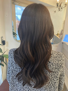 韓国巻きレイヤー髪質改善ストレートミルクティーグレージュ - CHAINON掲載