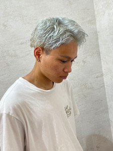 ホワイトカラー/ツーブロック/ブリーチ/カラー - ONE.STOP.LABO掲載