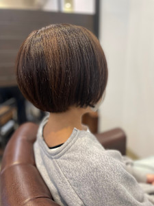 ショートボブ縦スライスカラー - STELLA hair掲載