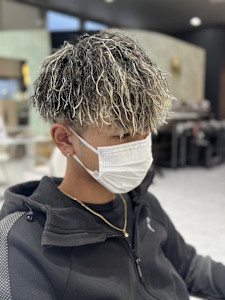 ホワイトメッシュ&ツイストパーマ - HEARTS hair's五日市店掲載